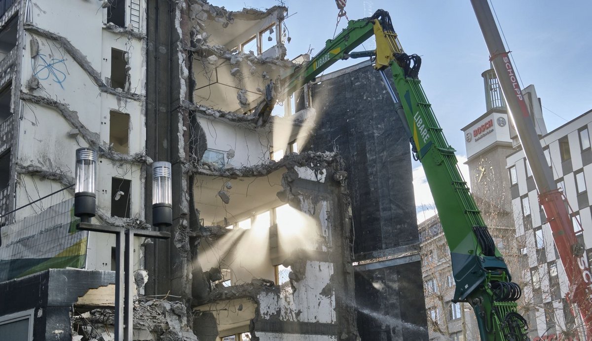 Bislang ist der Abriss von Gebäuden in den meisten Fällen genehmigungsfrei – mit Folgen. Fotos: Joachim E. Röttgers
