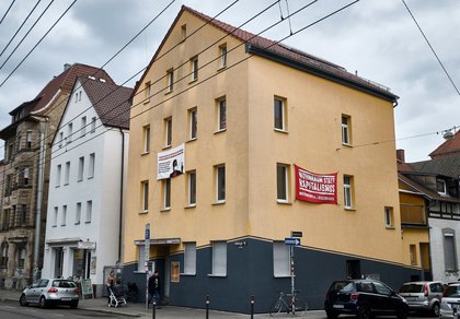 Linke Zentren, im Bild das Stuttgarter "Lilo Herrmann", sind im Visier rechter Brandstifter. Fotos: Joachim E. Röttgers Linke Zentren, im Bild das Stuttgarter "Lilo Herrmann", sind im Visier rechter Brandstifter. Fotos: Joachim E. Röttgers