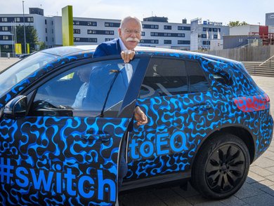 Dieter Zetsche fährt elektrisch vor. Diesmal tut der Prototyp.