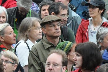 Der ehemalige Oberstaatsanwalt Bernhard Häußler hat gerne in der Menge gebadet. Hier bei einer Kundgebung gegen Stuttgart 21. Foto: privat