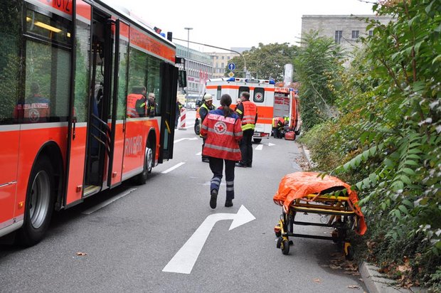 Feuerwehr und Krankenwagen am Stuttgarter Schlossgarten. Foto: privat