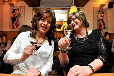 Mit Stil und Niveau die weibliche Seite ausleben – das ist das Credo von Bianca (re.), Claudia und den anderen T-Girls.