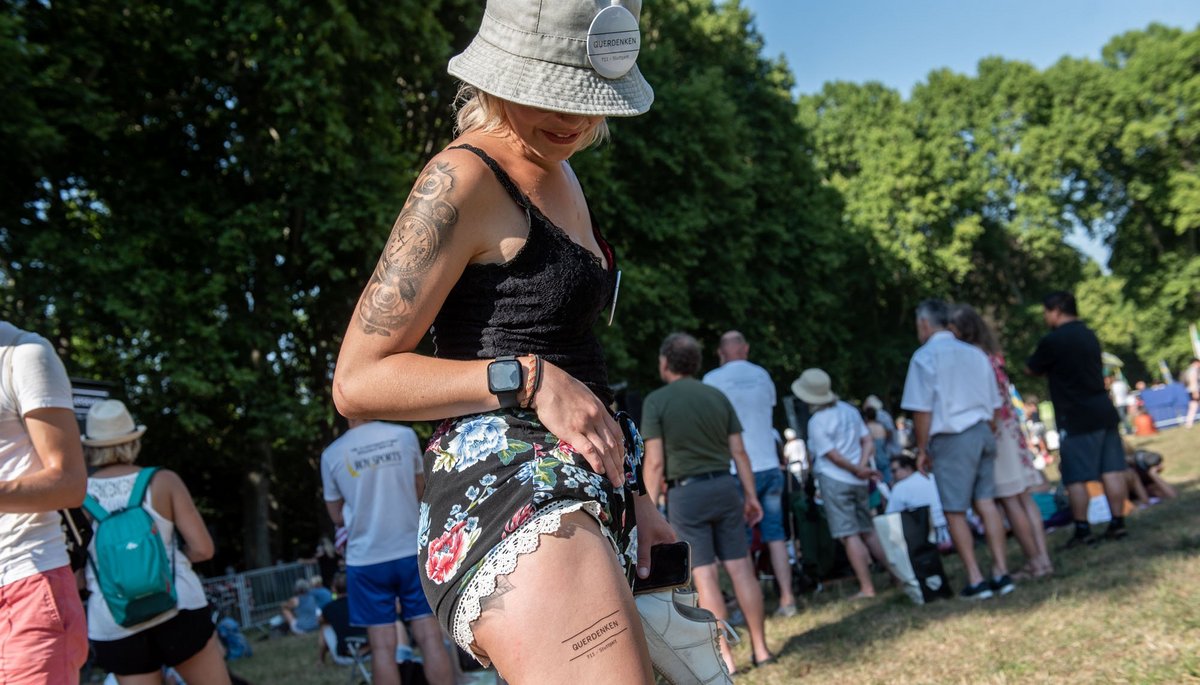 Nein, es ist kein Tattoo, nur ein Abziehbildchen. Foto: Jens Volle