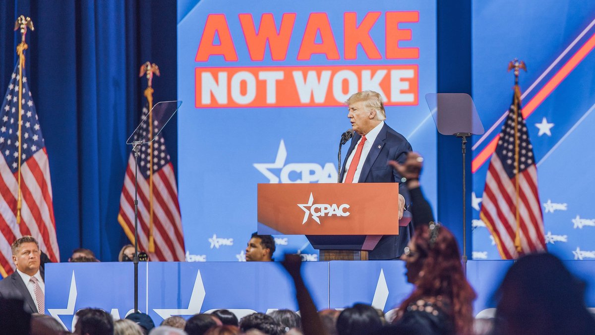 Seit Jahren auf Anti-Wokeness-Trip: Donald Trump, hier bei der Konferenz konservativer politischer Aktivisten CPAC 2022. Foto: Vox España, CC0, https://commons.wikimedia.org/w/index.php?curid=116136070