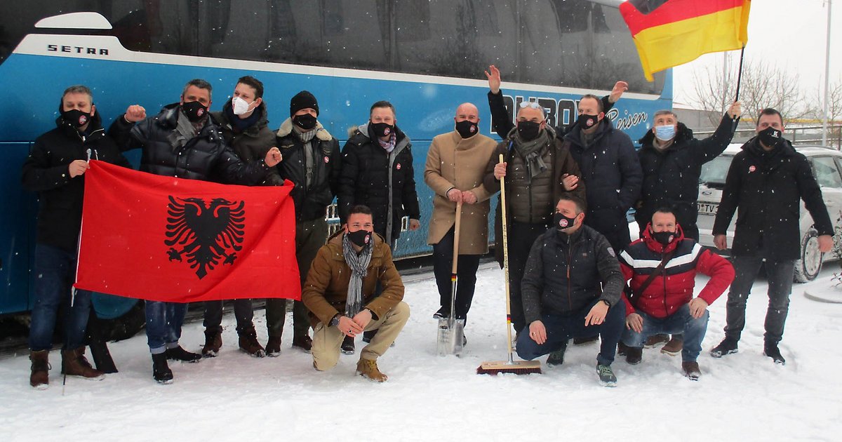 Fidele Männergruppe am Start bei Bruchsal. 2.000 Kilometer liegen vor ihnen. Fotos: privat