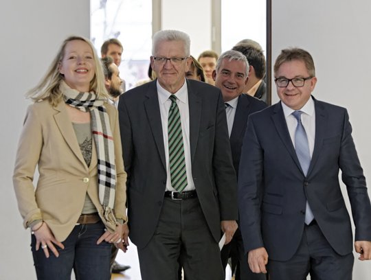 2016 präsentierten sich die Verhandlungsführer:innen einig und gut gelaunt. Foto: Joachim E. Röttgers