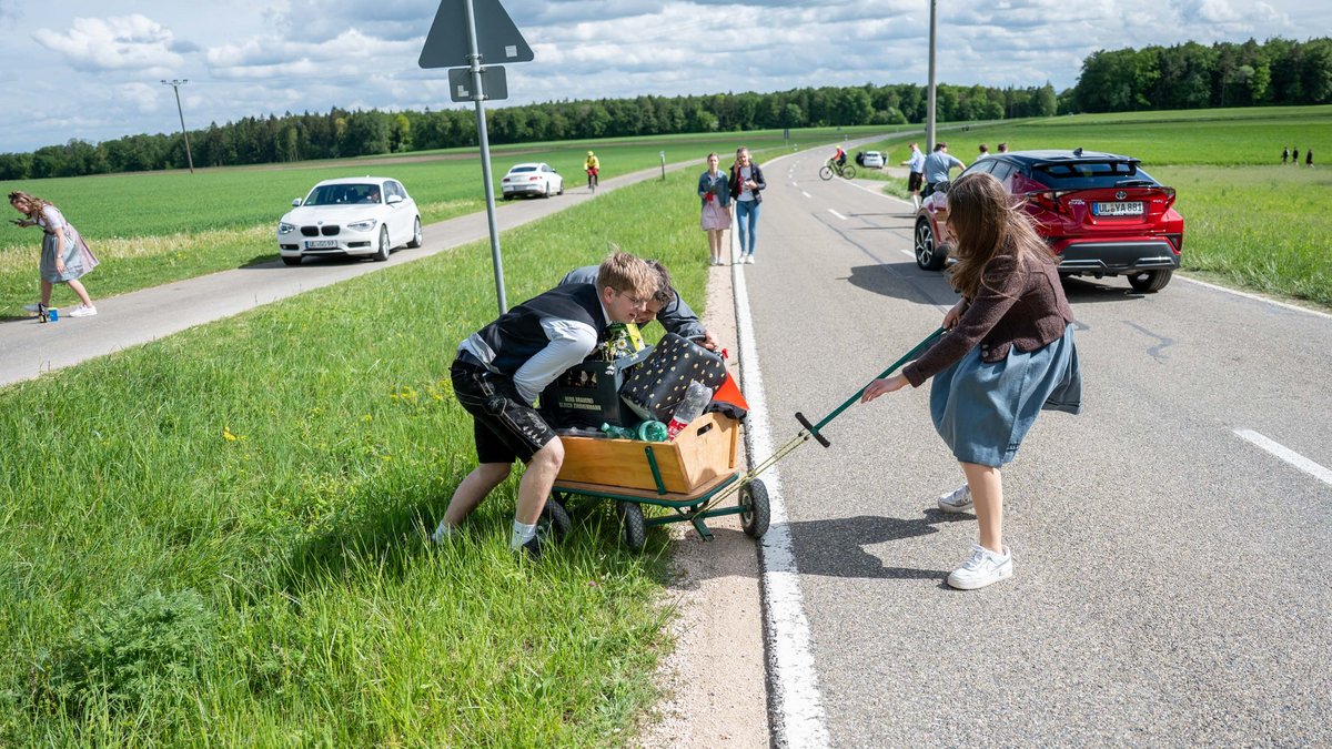 Achtung: Das ist nicht der "Spazbierweg", das ist die Straße zum Mundinger Massenbesäufnis.