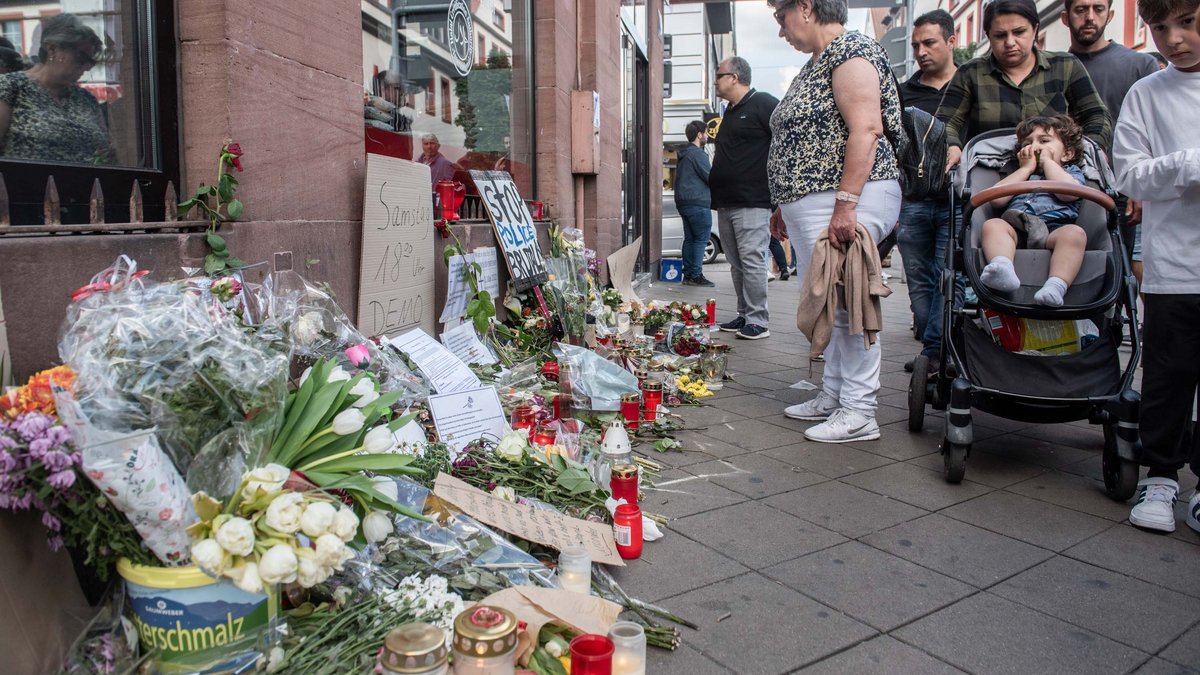 Die Stelle am Mannheimer Marktplatz, an der Ante P. getötet wurde. Fotos: Jens Volle