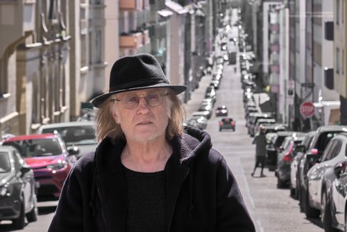 Joe Bauer auf der Straße.