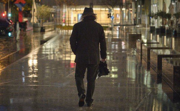 Unser Kolumnist erwägt, nur noch nachts zu spazieren. Foto: Joachim E. Röttgers Unser Kolumnist erwägt, nur noch nachts zu spazieren. Foto: Joachim E. Röttgers