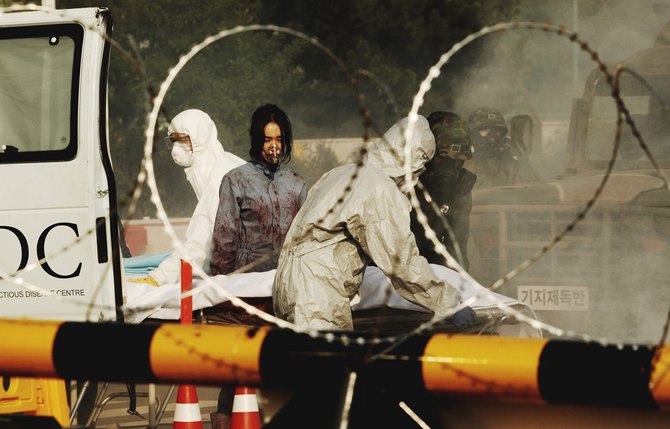 Kim In-hae (Soo Ae) deckt in "Pandemie" ein politisches Komplott auf. Foto: Wild Side Video Kim In-hae (Soo Ae) deckt in "Pandemie" ein politisches Komplott auf. Foto: Wild Side Video