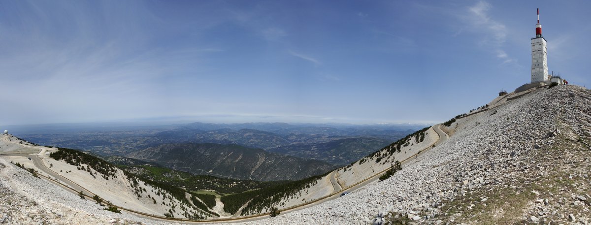 Bei der Tour de France geht's hier zweimal hoch und runter: der Mont Ventoux, Gigant der Provence. Foto: flickr/Dimitris Kilymis, https://creativecommons.org/licenses/by-nc-sa/2.0/