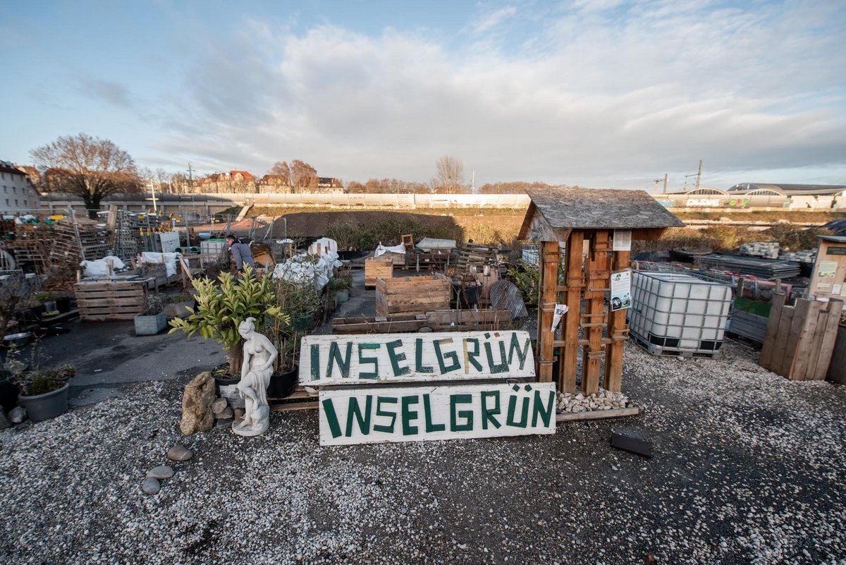 Ortskundigen könnten ein paar Requisiten bekannt vorkommen: Sie werden ebenfalls umgesiedelt. Ortskundigen könnten ein paar Requisiten bekannt vorkommen: Sie werden ebenfalls umgesiedelt.