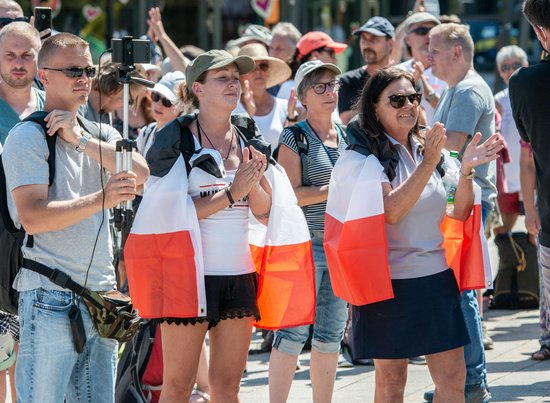 Gesehen auf der "Querdenken"-Demo am 8. August 2020 in Stuttgart. Foto: Jens Volle Gesehen auf der "Querdenken"-Demo am 8. August 2020 in Stuttgart. Foto: Jens Volle