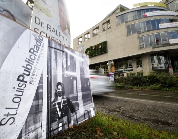 ... und ihre Kameraden zu Stuttgarts OB-Wahl. Fotos: Joachim E. Röttgers ... und ihre Kameraden zu Stuttgarts OB-Wahl. Fotos: Joachim E. Röttgers