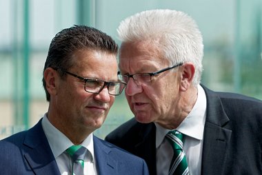 Minister Hauk mag Blumenwiesen – ob MP Kretschmann ihm eine an seinem Dienstsitz verspricht? Minister Hauk mag Blumenwiesen – ob MP Kretschmann ihm eine an seinem Dienstsitz verspricht?