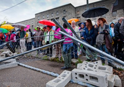 Da liegt der Zaun und rührt sich nicht. Foto: Michael Latz