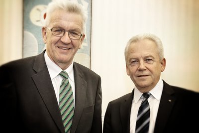 Mit S 21 nie was am Hut gehabt.  Kretschmann mit Bahnchef Grube im Staatsministerium, 2013. Foto: Martin Storz
