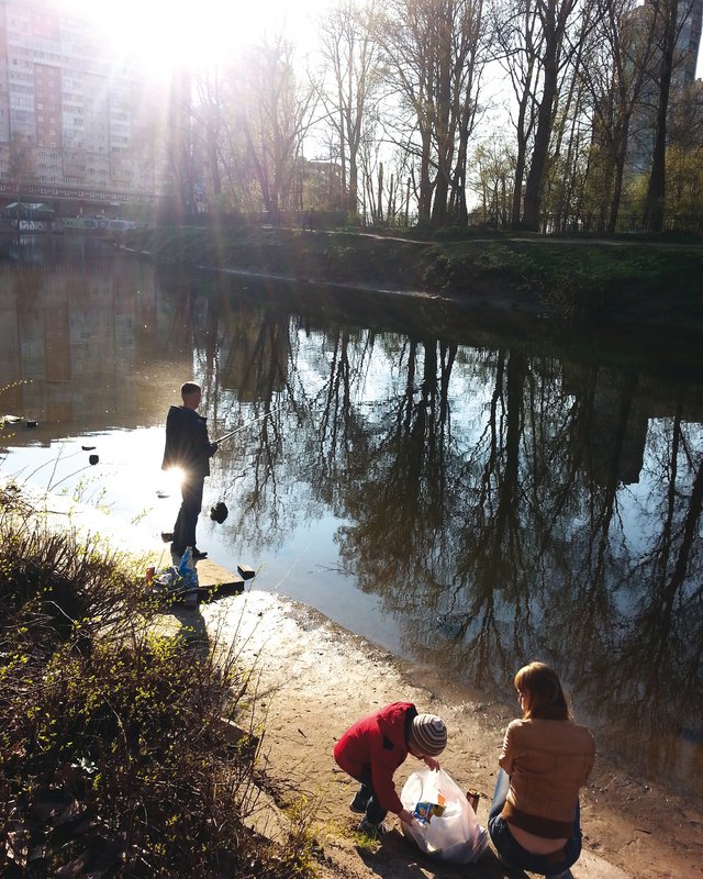 Familienausflug am Stadtrand.