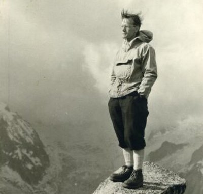 Priester und Fluchthelfer Pierre Mopty setzte sich selbst ans Ruder. Foto: Yad Vashem