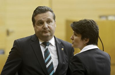 Ganz vertraut: Mappus und Gönner 2011 im Landtag.