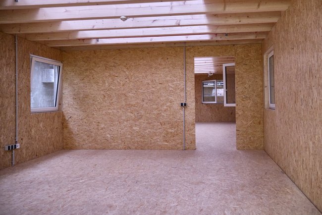 Hereinspaziert: einstöckiger Atelierraum, bezugsfertig.