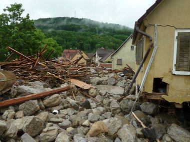 Flutschäden in der Orlacher Str. in Braunsbach, aufgenommen am 30. Mai 2016. Foto: Gemeinde Braunsbach