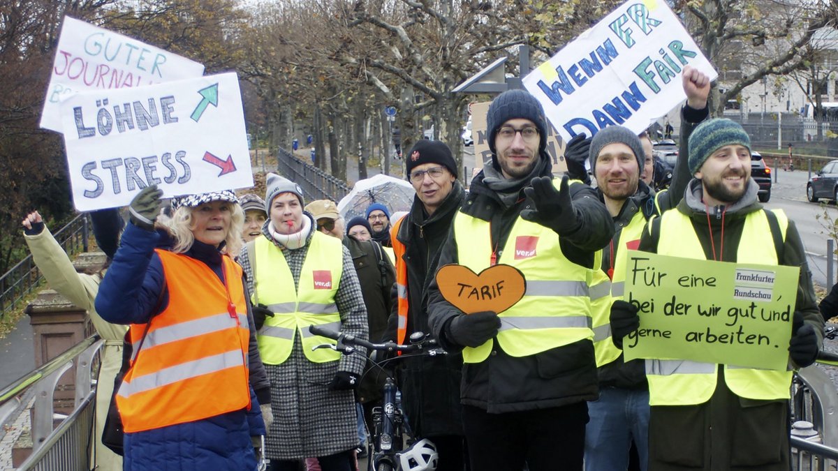 Im Warnstreik: Redakteur:innen der FR am 1. Dezember 2023. Foto: Wolfgang Minich/DJV