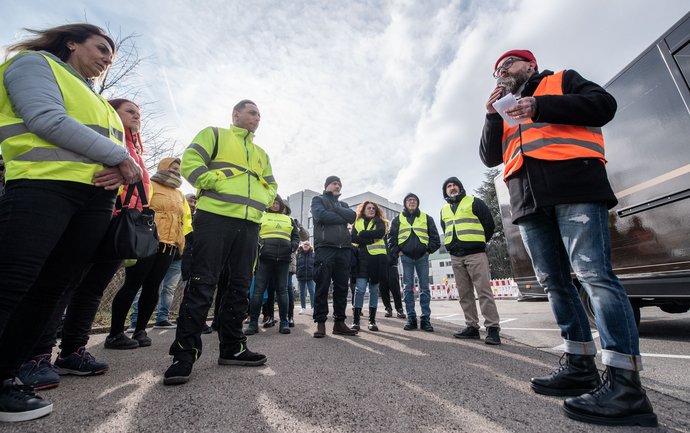 IG-Metaller André Kaufmann (rechts) will den Druck auf die Firmenleitung erhöhen.