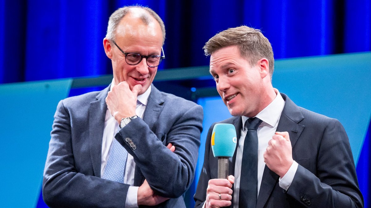CDU-Landeschef Manuel Hagel feixt mit Friedrich Merz. Foto: Jens Volle