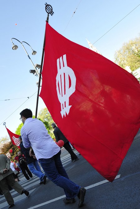 Die drei Pfeile der SPÖ, Symbol für die politische Einheit der Arbeiterschaft. Foto: SPÖ, <a href="https://creativecommons.org/licenses/by-sa/2.0" title="Creative Commons Attribution-Share Alike 2.0">CC BY-SA 2.0</a>, <a href="https://commons.wikimedia Die drei Pfeile der SPÖ, Symbol für die politische Einheit der Arbeiterschaft. Foto: SPÖ, <a href="https://creativecommons.org/licenses/by-sa/2.0" title="Creative Commons Attribution-Share Alike 2.0">CC BY-SA 2.0</a>, <a href="https://commons.wikimedia.org/w/index.php?curid=27919040">Link</a>