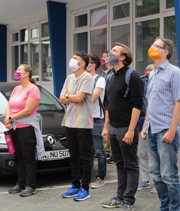 Zuschauer gucken gebannt.