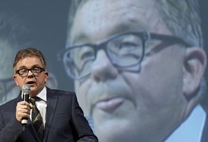 Wolf auf der Suche nach dem eigenen Profil. Foto: Joachim E. Röttgers