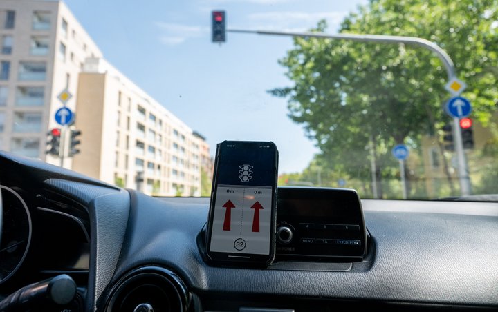 In Böblingen informiert eine App die Autofahrenden live über die Ampelphasen. Wer's braucht.