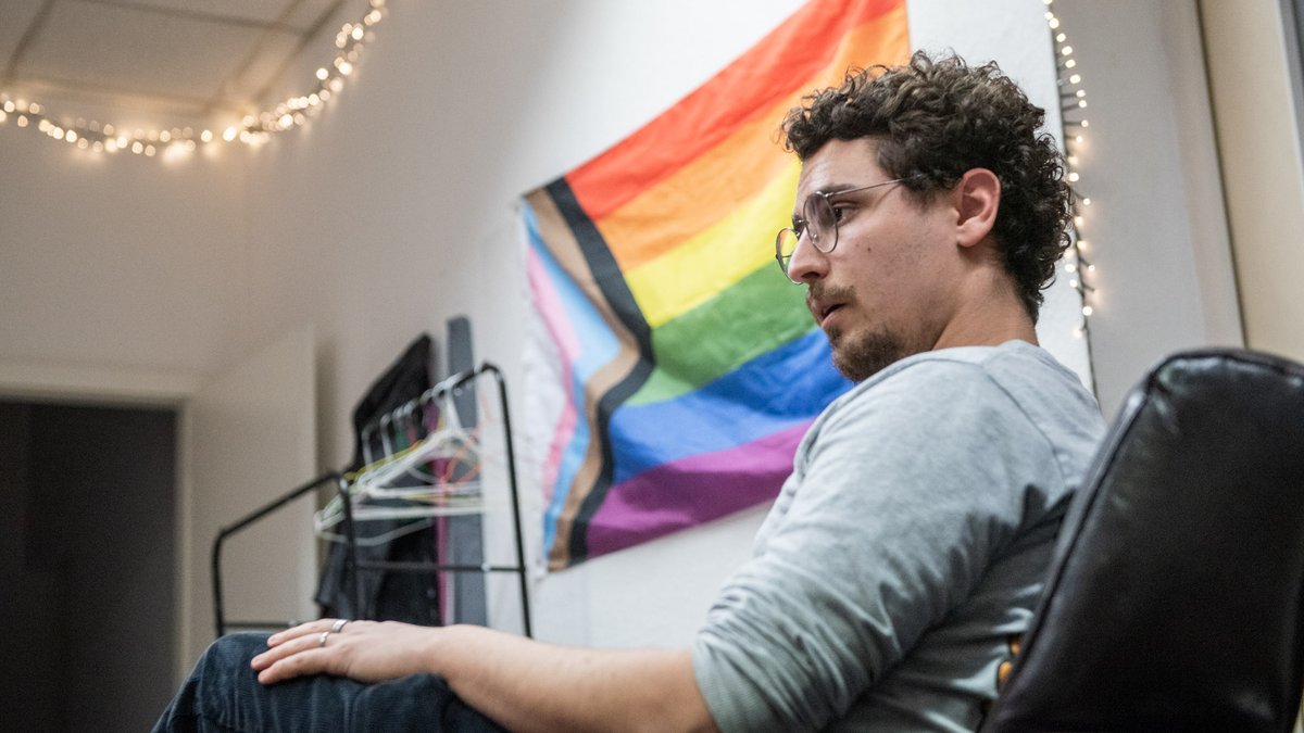 Giuliano Ryll, Gründungsmitglied des Legal Café. "Kerngedanke ist, ein Supportsystem zu schaffen, bei dem alle füreinander da sind." Fotos: Jens Volle