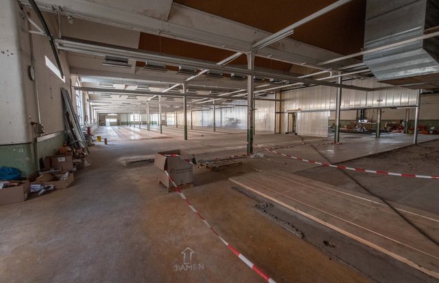 Die riesige Fläche der Fabriketage im Shedbau wartet auf das Zeltspektakel Ende Juli.