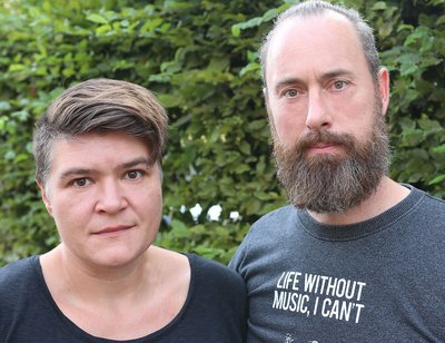 Bettina Schreck und Holger Edmaier (Geschäftsführer) des Projekt 100 % Mensch. Foto: Projekt 100 % Mensch Bettina Schreck und Holger Edmaier (Geschäftsführer) des Projekt 100 % Mensch. Foto: Projekt 100 % Mensch