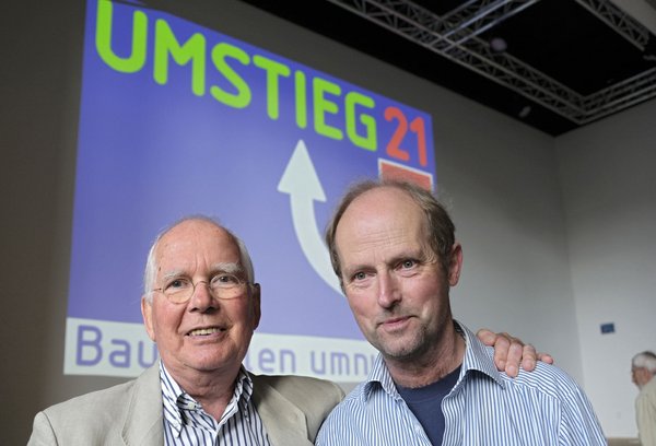 Peter Dübbers zusammen mit Klaus Gebhardt im Juli 2016 bei der Vorstellung des "Umstieg-21"-Konzepts. Foto: Joachim E. Röttgers Peter Dübbers zusammen mit Klaus Gebhardt im Juli 2016 bei der Vorstellung des "Umstieg-21"-Konzepts. Foto: Joachim E. Röttgers