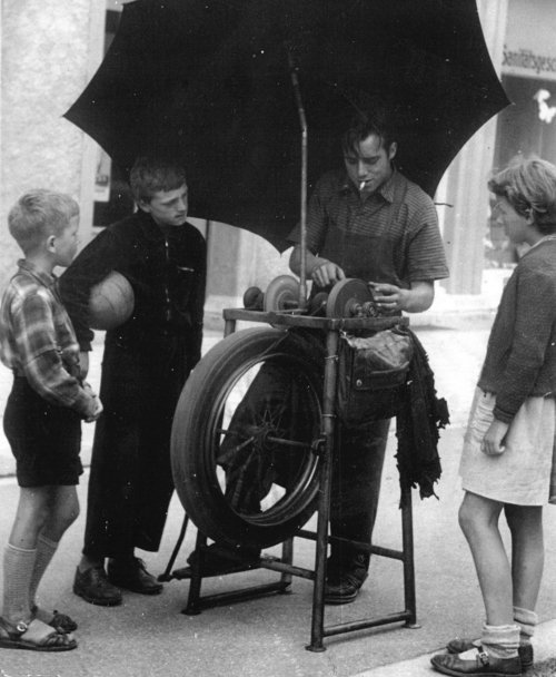 Ein jenischer Messerschleifer. Quelle: Archiv Jakob Kronenwetter