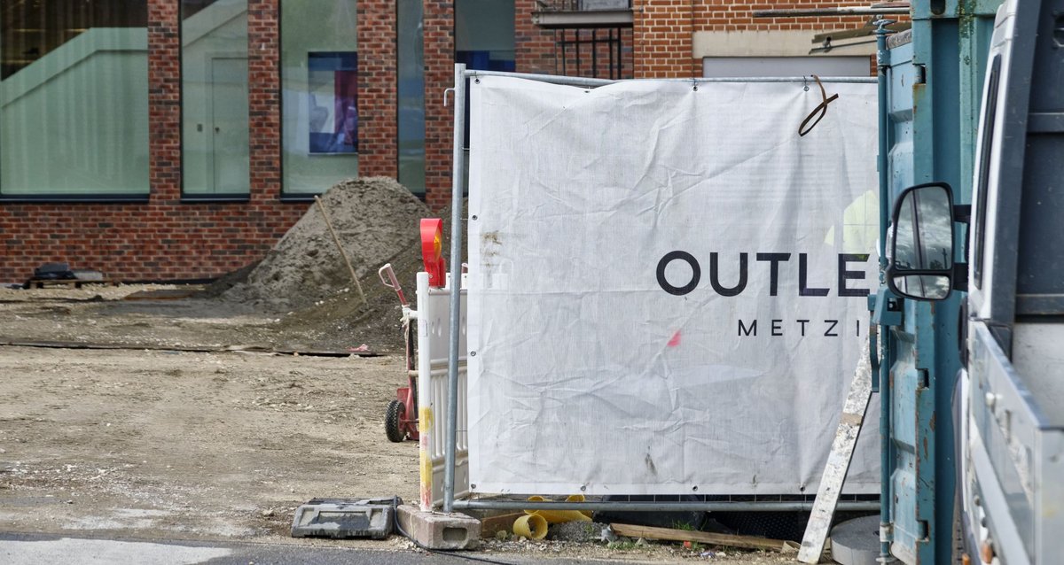 Ewige Baustelle: die Outletcity. Zur Fotostrecke geht es mit Klick auf das Bild.  