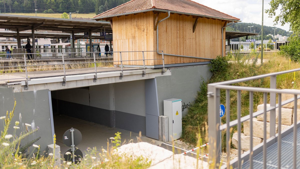 Auf Kosten der Stadt gibt's bereits Tageslicht in der Unterführung und eine direkte Route zum Donauradweg. Auf Kosten der Stadt gibt's bereits Tageslicht in der Unterführung und eine direkte Route zum Donauradweg.