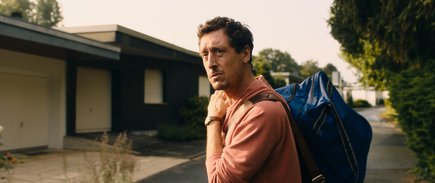 Ausbrechen! Tobias (Hans Löw), dem jüngsten der drei Geschwister, läuft die Zeit davon. Ausbrechen! Tobias (Hans Löw), dem jüngsten der drei Geschwister, läuft die Zeit davon.