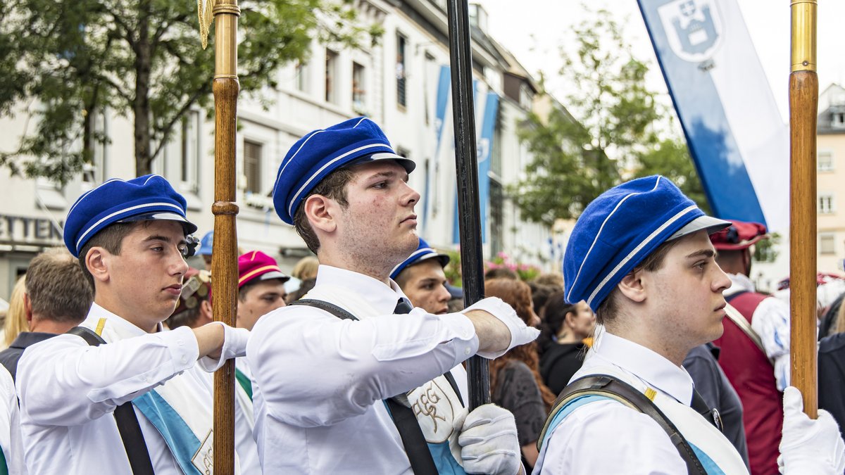 Männersache: Das Trommlerkorps marschiert. 