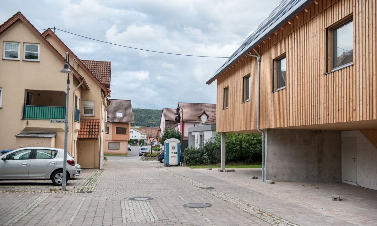 ... auch zu den Häusern in der direkten Nachbarschaft.