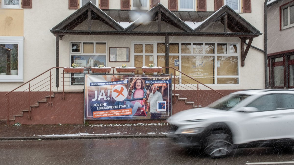 Wahlkampf in Weilheim/Teck: Ja! bedeutet, für 30 Hektar Gewerbegebiet zu stimmen und damit für die Wasserstofffabrik von Cellcentric. Fotos: Jens Volle Wahlkampf in Weilheim/Teck: Ja! bedeutet, für 30 Hektar Gewerbegebiet zu stimmen und damit für die Wasserstofffabrik von Cellcentric. Fotos: Jens Volle