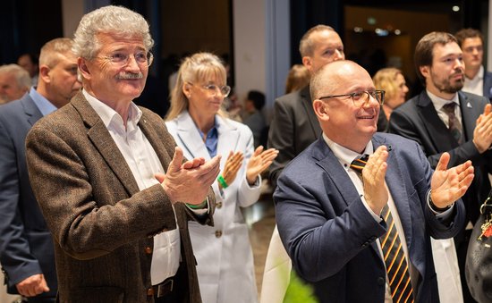 Die AfD-Stadträte Michael Mayer (links) und Thomas Rosspacher bei der Bundestagswahlfeier im Stuttgarter Rathaus. Foto: Julian Rettig