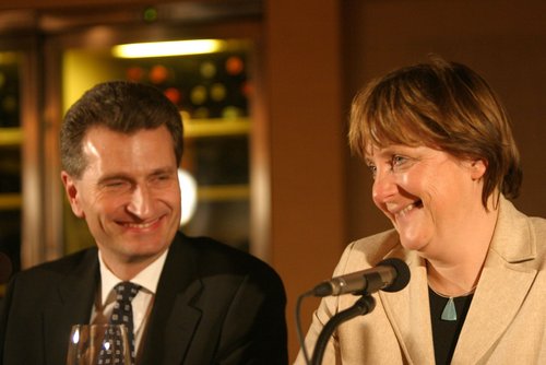 Als die Südwest-CDU noch bedeutend war: Günther Hermann Oettinger, Wahlkreis Vaihingen, mit Angela Merkel. Als die Südwest-CDU noch bedeutend war: Günther Hermann Oettinger, Wahlkreis Vaihingen, mit Angela Merkel.