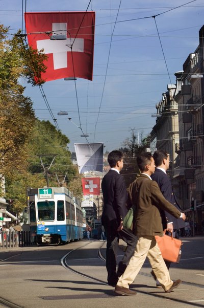 Vorbild Schweiz: Bei den EidgenossInnen hats kaum jemand weiter als zwei Kilometer zu Bus oder Bahn.  Vorbild Schweiz: Bei den EidgenossInnen hats kaum jemand weiter als zwei Kilometer zu Bus oder Bahn.