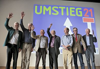 Rohrhirsch (2. v. r.) bei der Präsentation des Alternativkonzepts Umstieg 21.