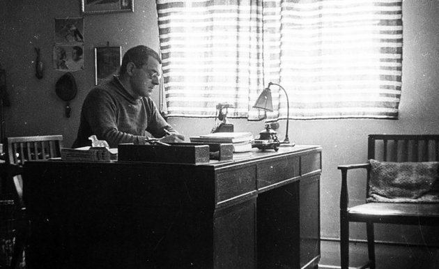 Erich Schairer in der Redaktion der "Sonntags-Zeitung", 1932.